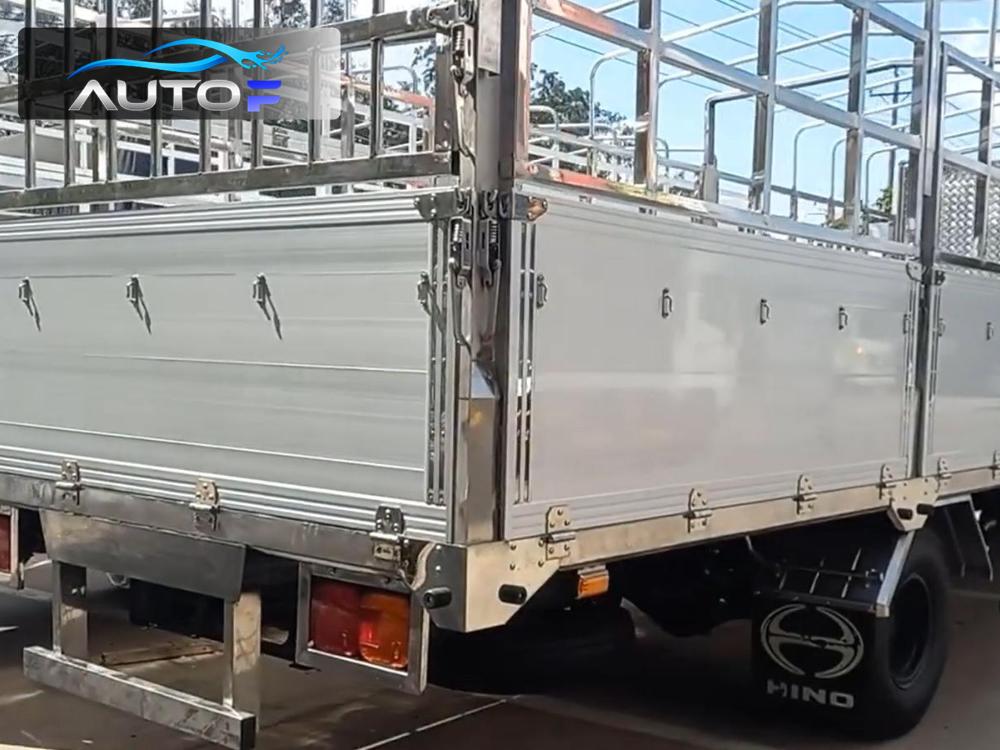 Giá xe tải Hino FC9JNTC (6.5t - 7.3m) thùng mui bạt bửng nhôm